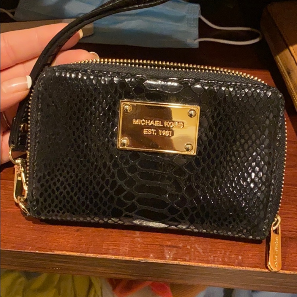 Michael kors wristlet / wallet